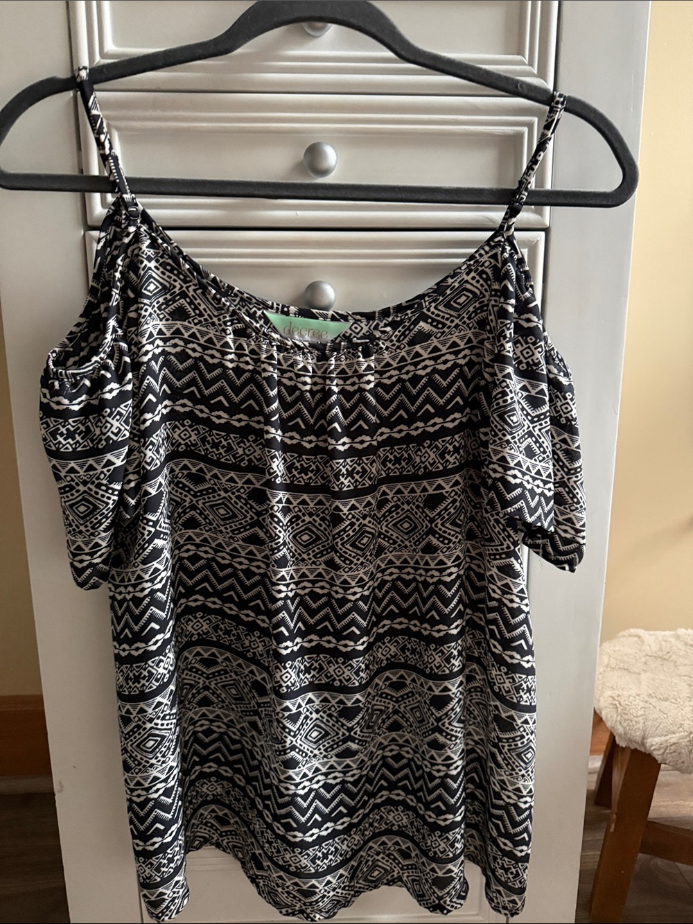 Decree Black & White Cold-Shoulder Geometric Print Top